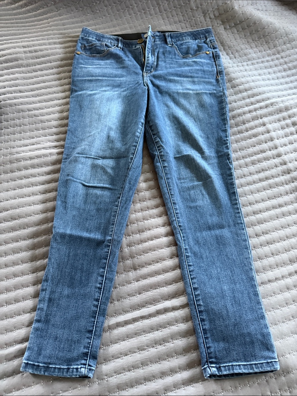 Classic Women’s Skinny Jeans